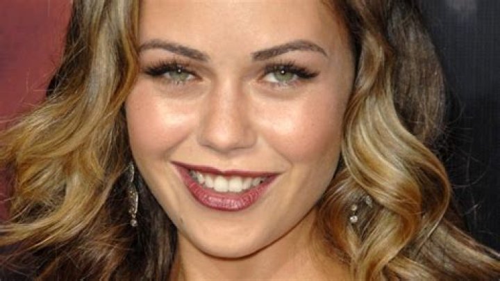 Alexis Dziena biografía, edad, altura, esposa, net worth, familia