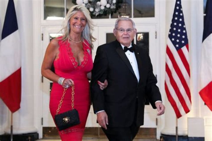 Bob Menendez Biography, Age, Height, Wife, Net Worth, Family