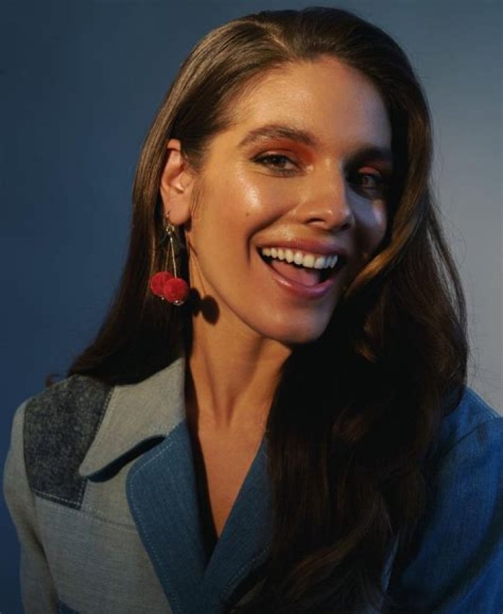 Caitlin Stasey Biography, Age, Height, Husband, Net Worth, Family