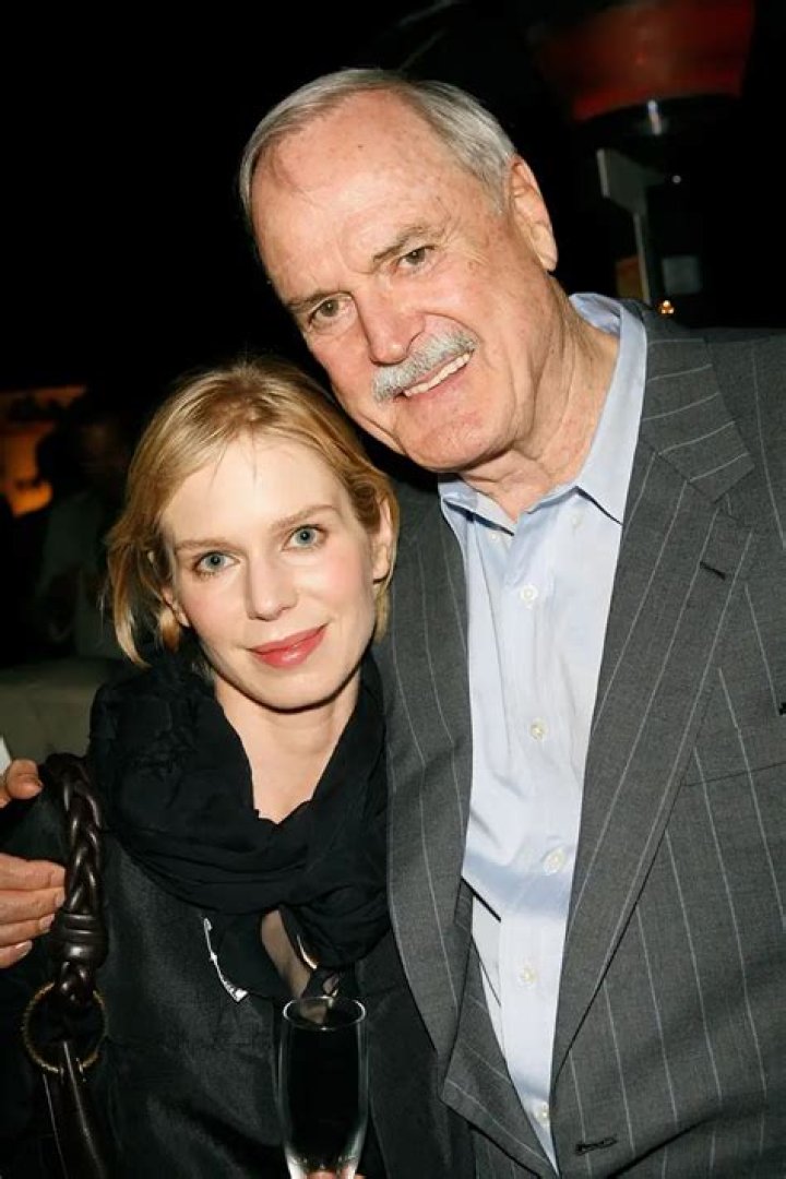 Camilla Cleese Biography, Age, Height, Husband, Net Worth, Family