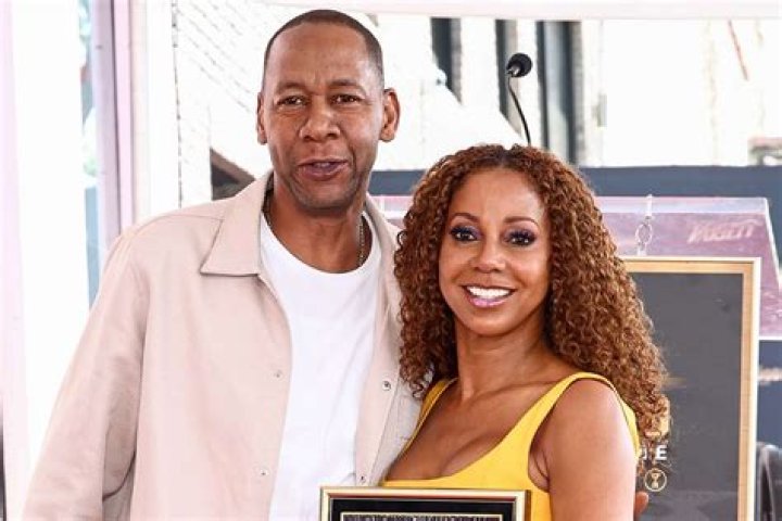 Holly Robinson Peete Biography, Age, Height, Husband, Net Worth, Family