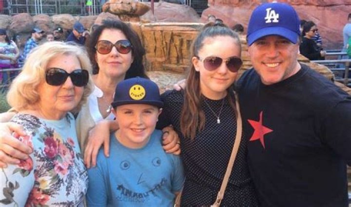 Lochlyn Munro Biography, Age, Height, Wife, Net Worth, Family