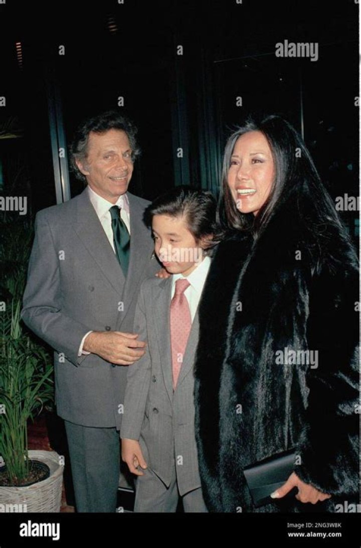 Mort Sahl Biography, Age, Height, Wife, Net Worth, Family